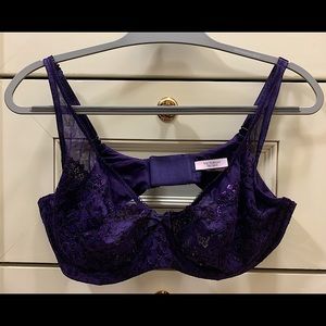 Victoria’s Secret No Padding Wired Bra